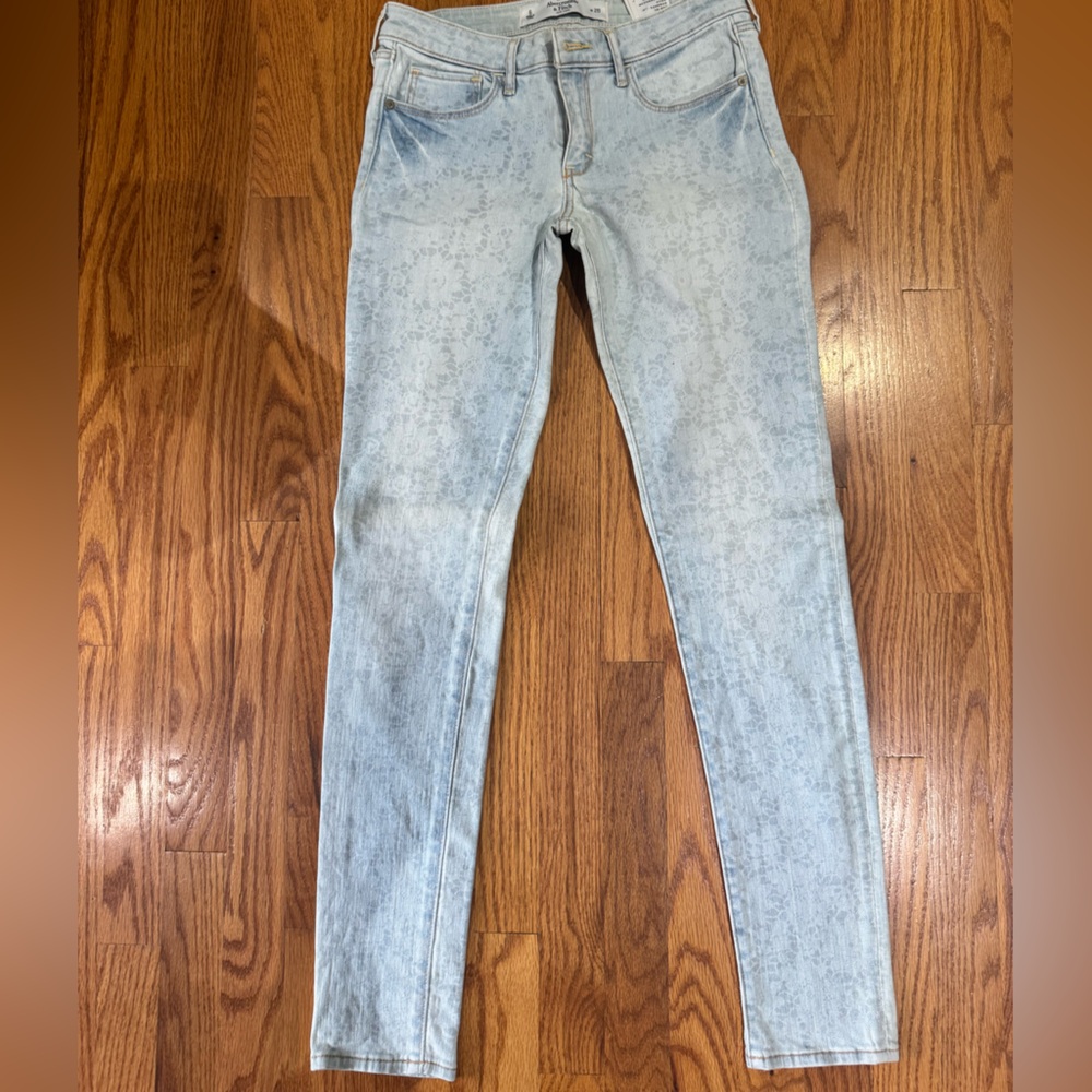 Abercrombie & Fitch Light Wash Skinny Jeans